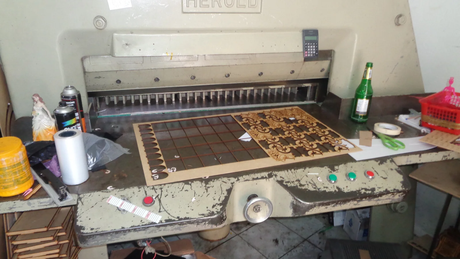 commercial paper cutter for busy trim days